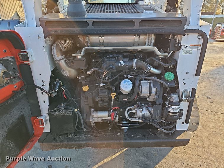 image for item DS5692 2019 Bobcat T870  tracked skid steer loader