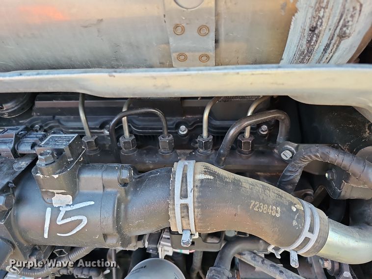 image for item DS5692 2019 Bobcat T870  tracked skid steer loader