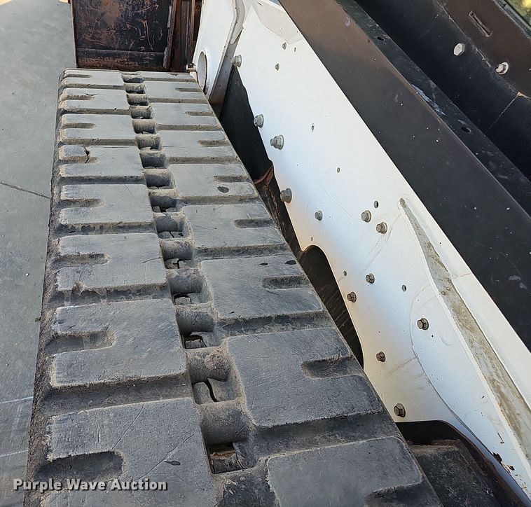 image for item DS5692 2019 Bobcat T870  tracked skid steer loader