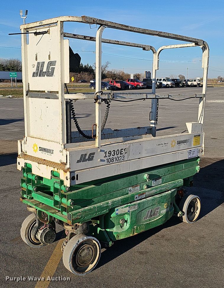 image for item DS5718 2018 JLG 1930ES  scissor lift
