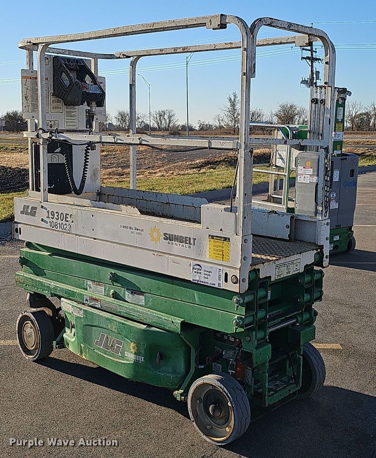 image for item DS5718 2018 JLG 1930ES  scissor lift