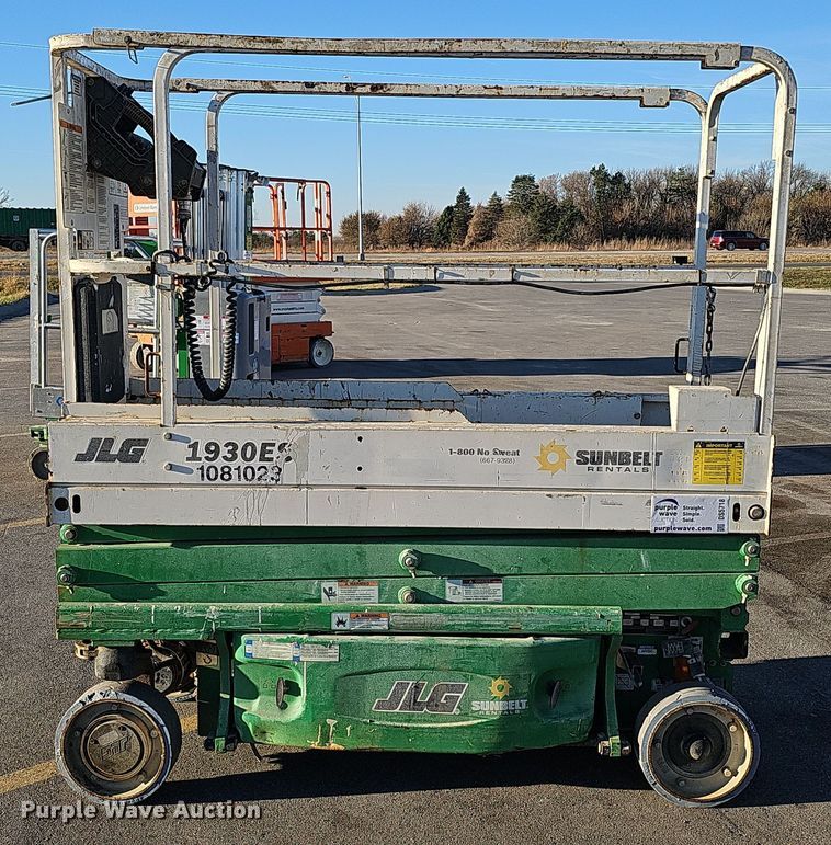 image for item DS5718 2018 JLG 1930ES  scissor lift