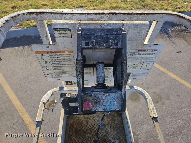 image for item DS5718 2018 JLG 1930ES  scissor lift