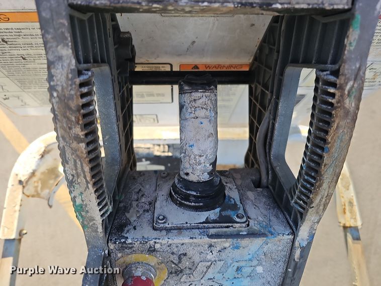 image for item DS5718 2018 JLG 1930ES  scissor lift