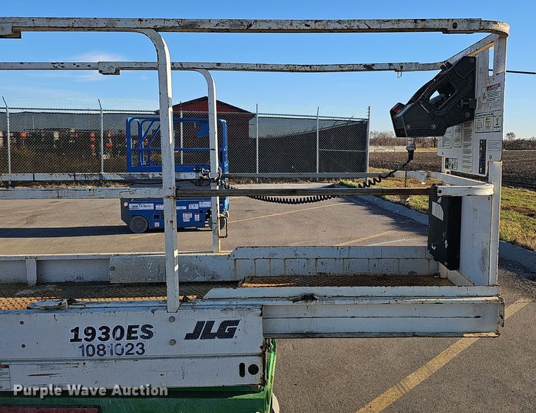 image for item DS5718 2018 JLG 1930ES  scissor lift