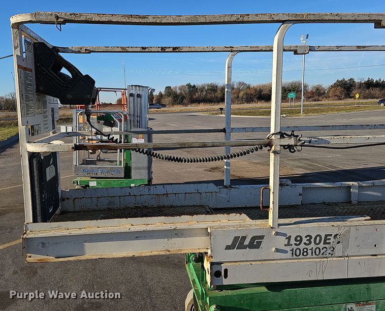 image for item DS5718 2018 JLG 1930ES  scissor lift