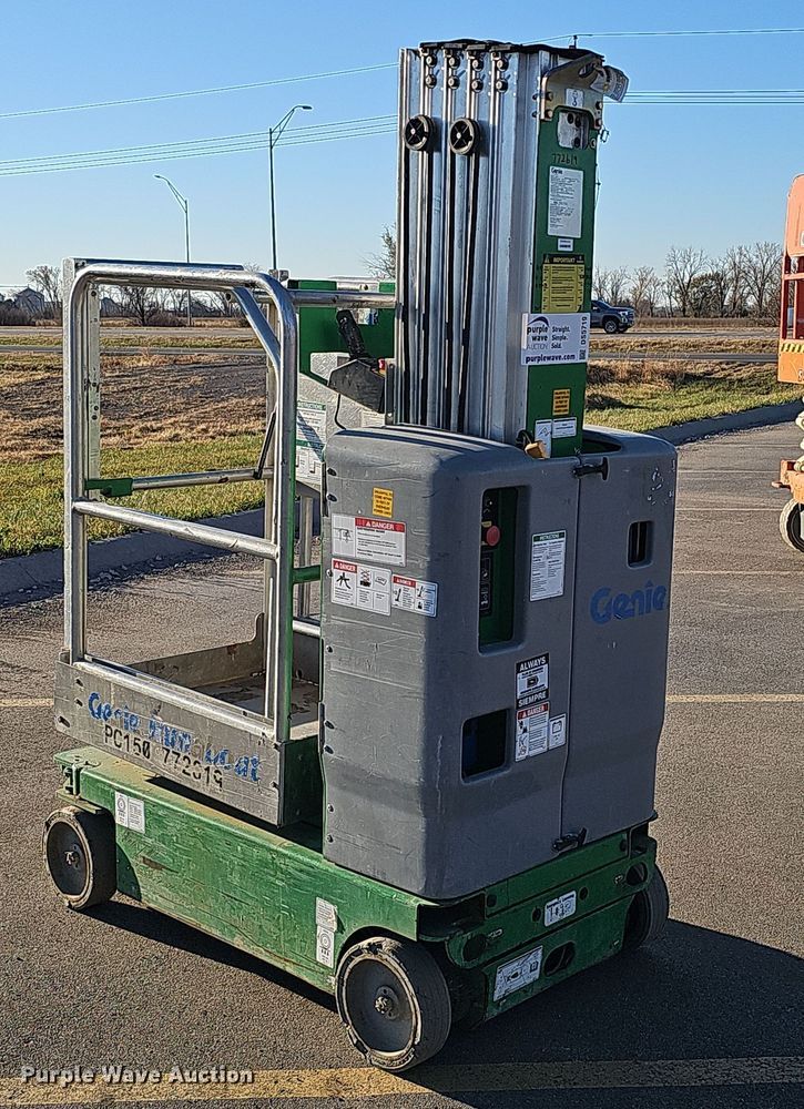 image for item DS5719 2015 Genie Runabout GR-20  vertical lift