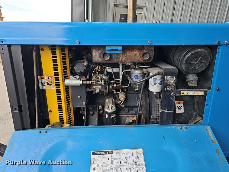 image for item DS5723 Miller Big Blue 402P  welder/generator