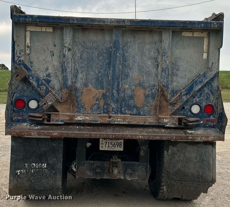 image for item DW2764 2000 Westernstar 4900  dump truck