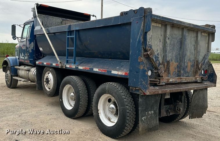 image for item DW2764 2000 Westernstar 4900  dump truck