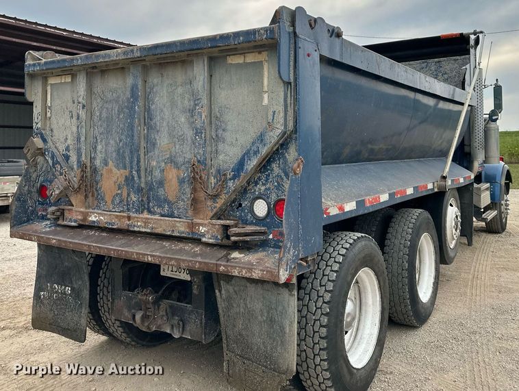 image for item DW2764 2000 Westernstar 4900  dump truck