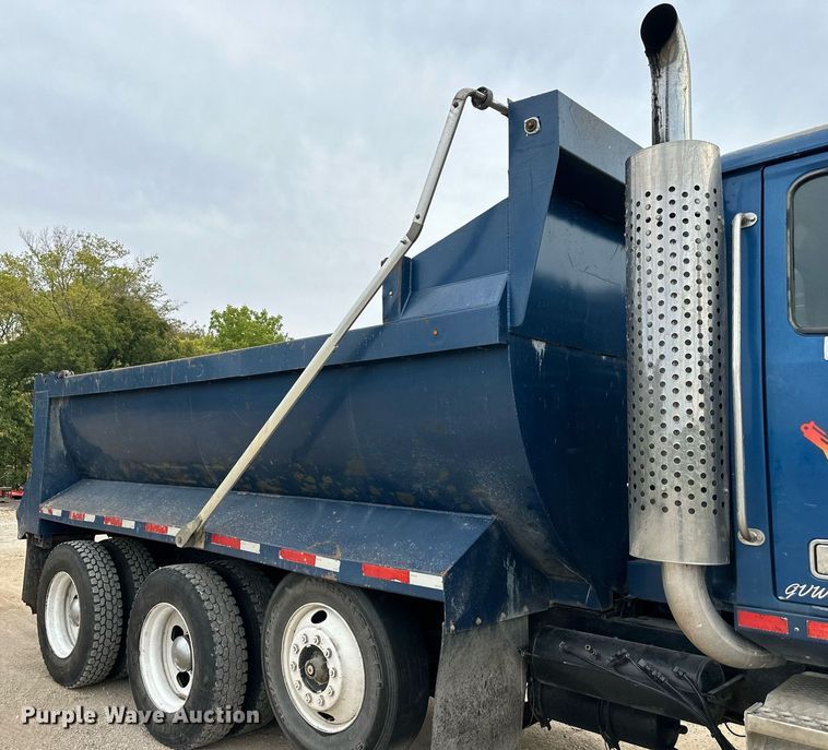 image for item DW2764 2000 Westernstar 4900  dump truck