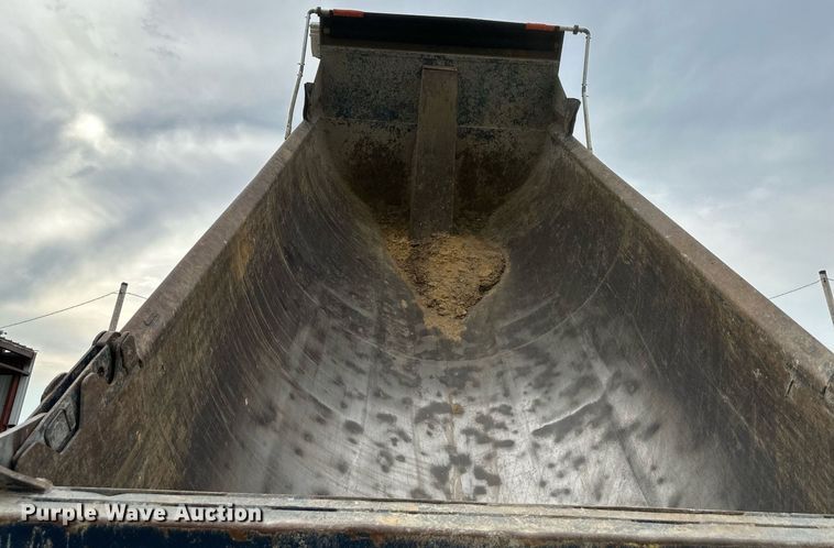 image for item DW2764 2000 Westernstar 4900  dump truck