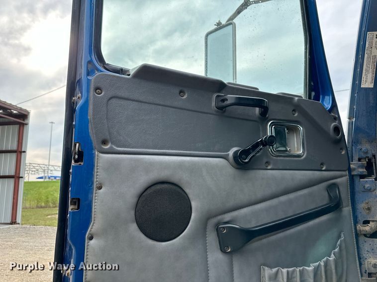 image for item DW2764 2000 Westernstar 4900  dump truck