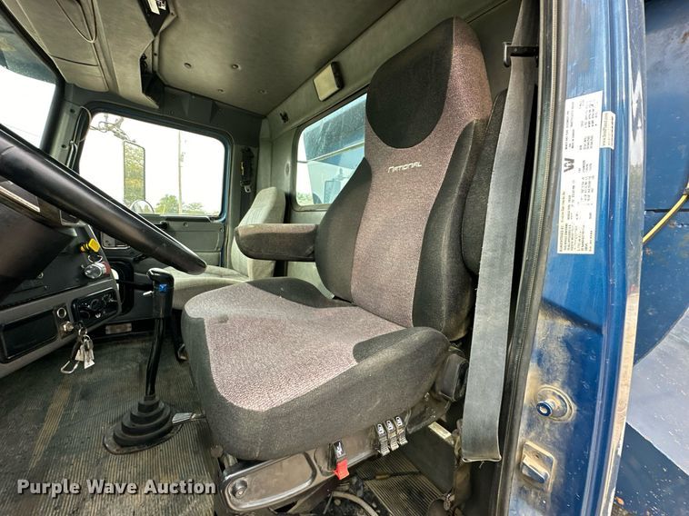 image for item DW2764 2000 Westernstar 4900  dump truck