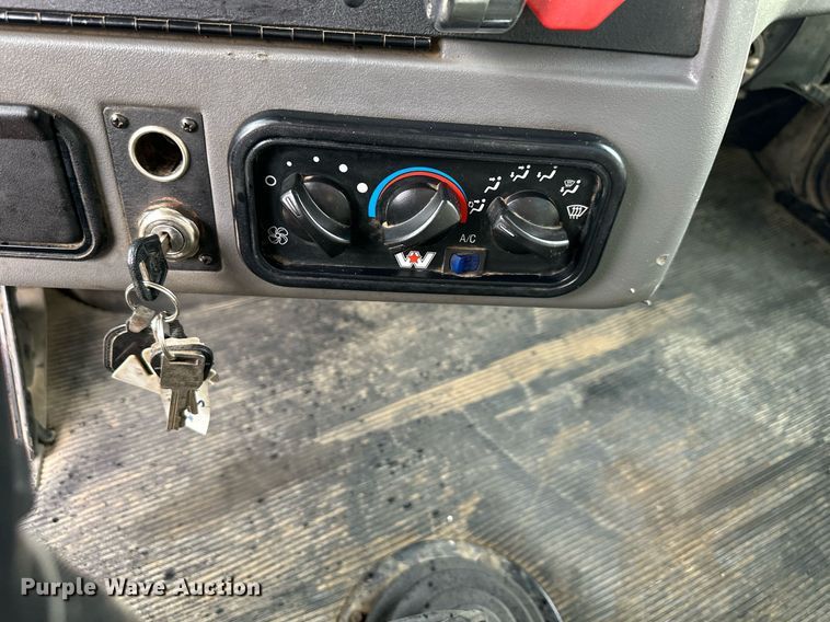 image for item DW2764 2000 Westernstar 4900  dump truck