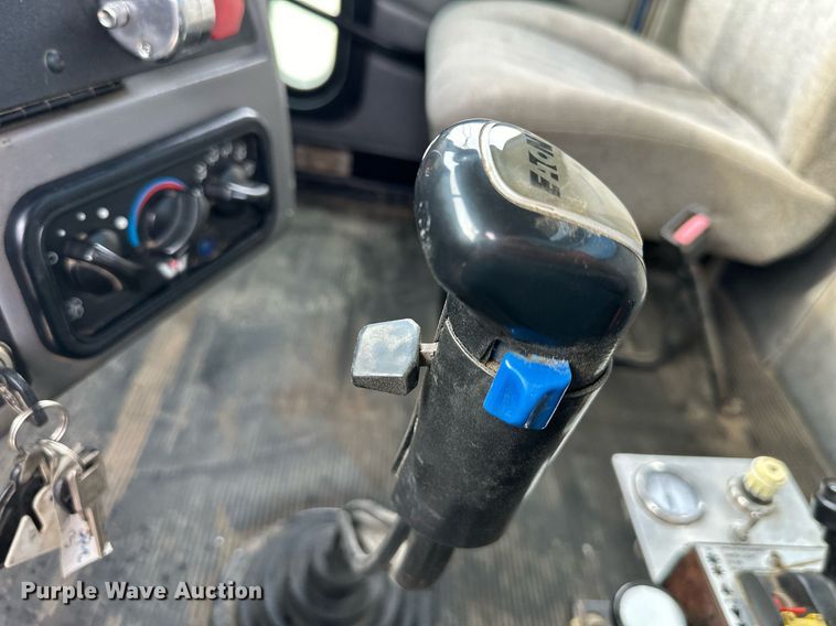 image for item DW2764 2000 Westernstar 4900  dump truck