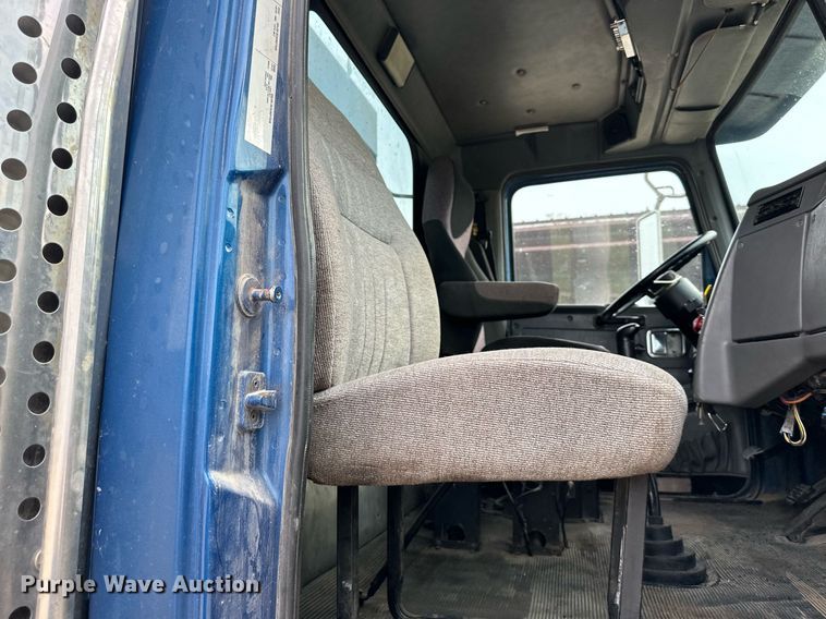 image for item DW2764 2000 Westernstar 4900  dump truck