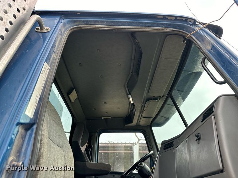 image for item DW2764 2000 Westernstar 4900  dump truck