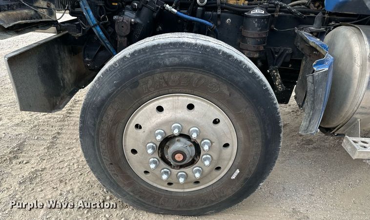 image for item DW2764 2000 Westernstar 4900  dump truck