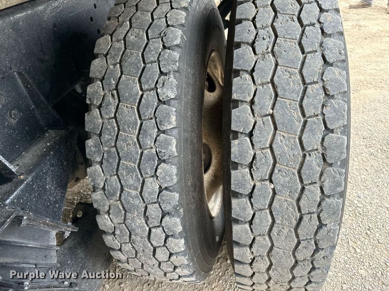 image for item DW2764 2000 Westernstar 4900  dump truck