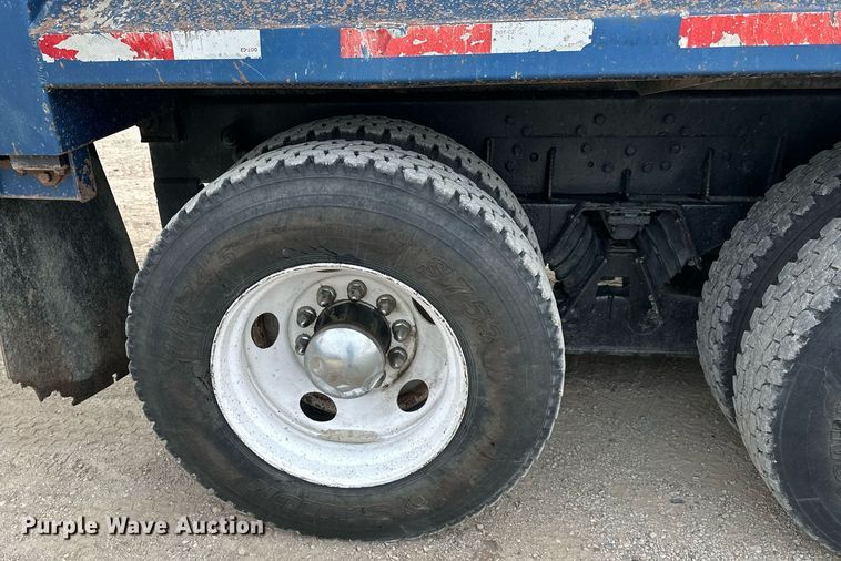 image for item DW2764 2000 Westernstar 4900  dump truck