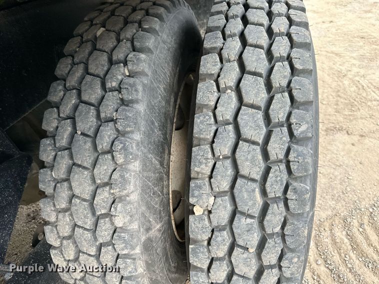 image for item DW2764 2000 Westernstar 4900  dump truck