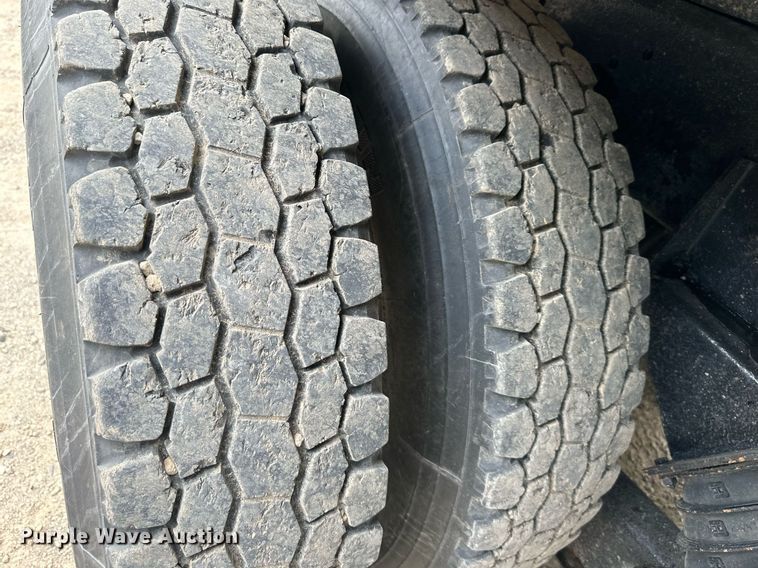 image for item DW2764 2000 Westernstar 4900  dump truck