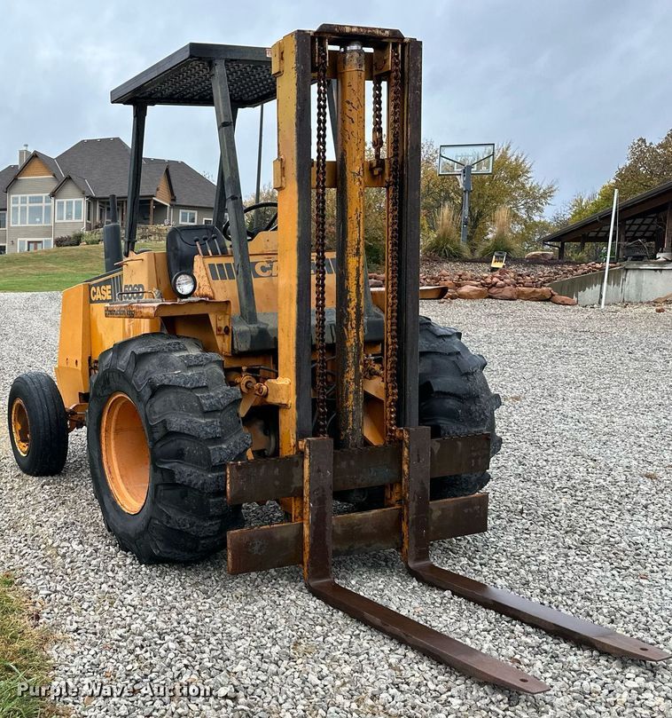 image for item DW2892 1982 Case 586D  forklift