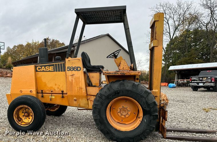 image for item DW2892 1982 Case 586D  forklift