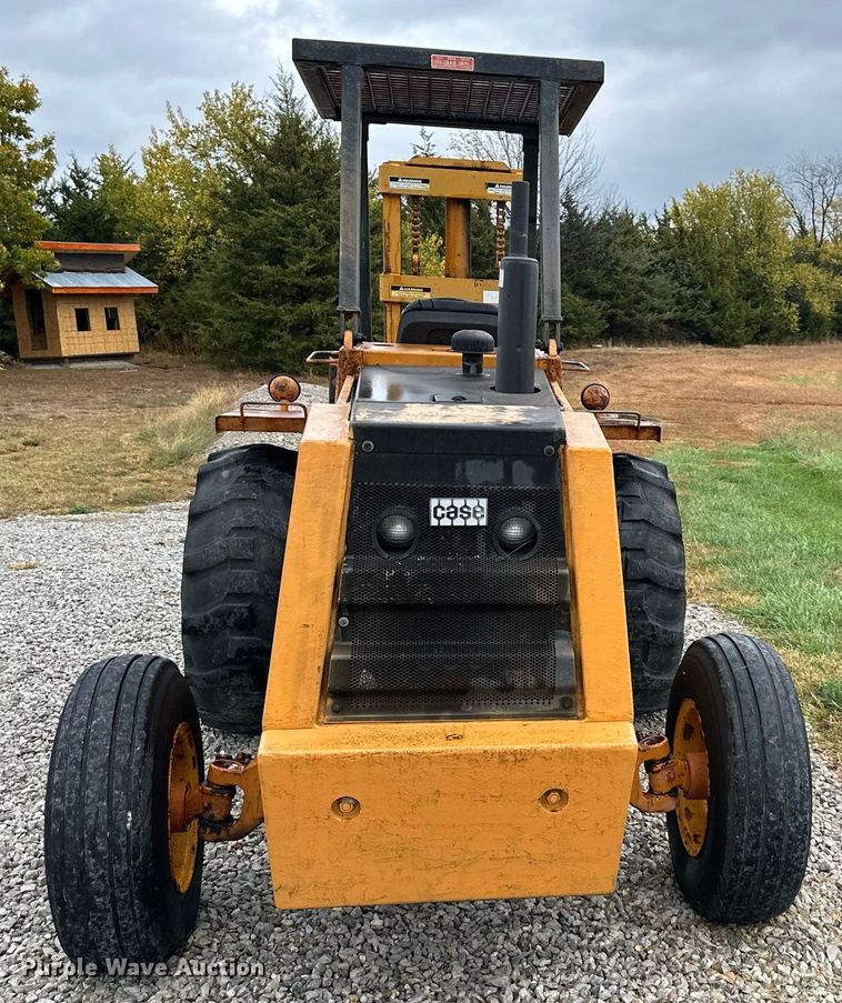 image for item DW2892 1982 Case 586D  forklift