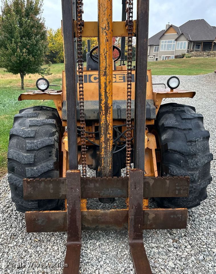 image for item DW2892 1982 Case 586D  forklift