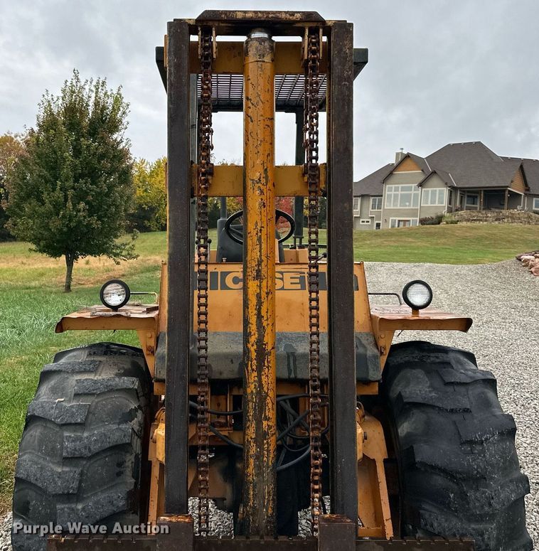 image for item DW2892 1982 Case 586D  forklift