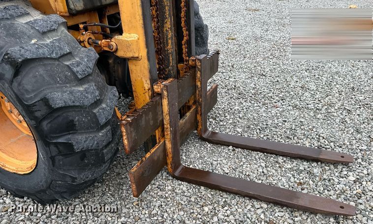 image for item DW2892 1982 Case 586D  forklift