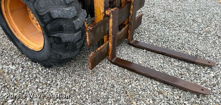 image for item DW2892 1982 Case 586D  forklift