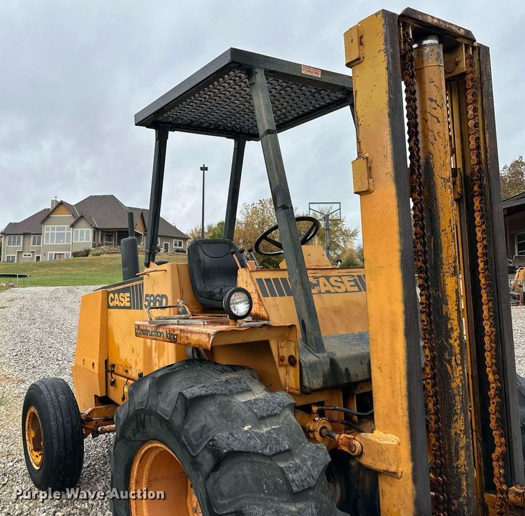 image for item DW2892 1982 Case 586D  forklift