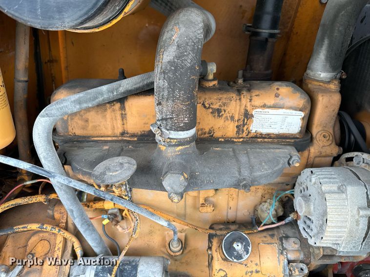 image for item DW2892 1982 Case 586D  forklift