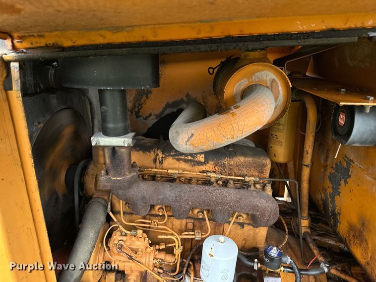 image for item DW2892 1982 Case 586D  forklift