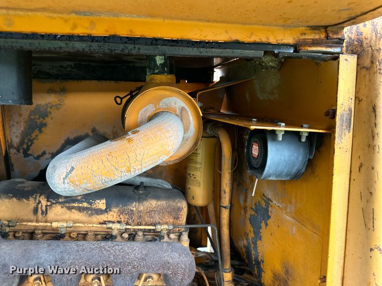 image for item DW2892 1982 Case 586D  forklift