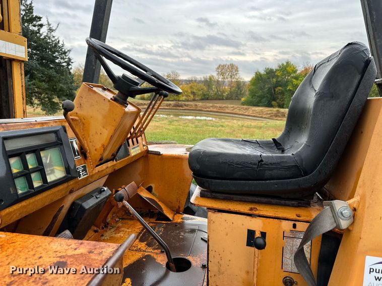 image for item DW2892 1982 Case 586D  forklift