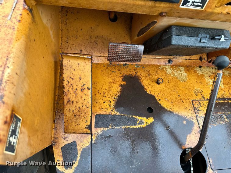 image for item DW2892 1982 Case 586D  forklift