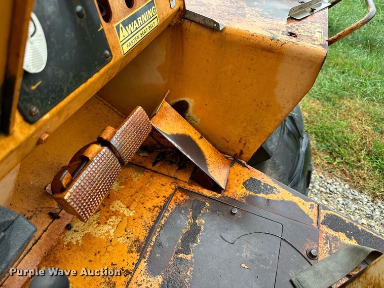 image for item DW2892 1982 Case 586D  forklift