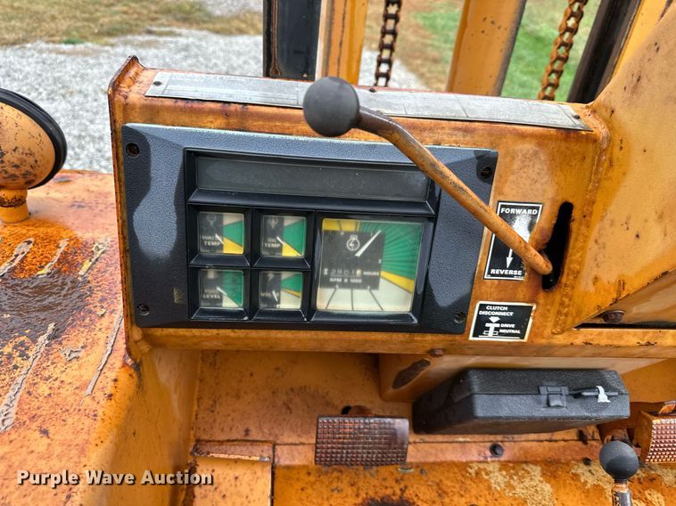 image for item DW2892 1982 Case 586D  forklift