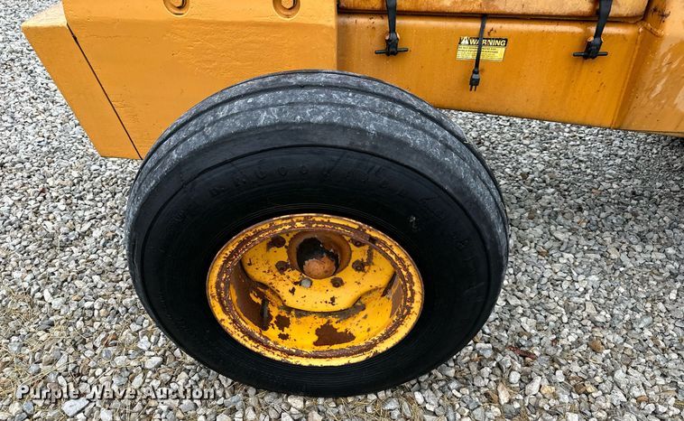 image for item DW2892 1982 Case 586D  forklift