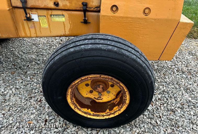 image for item DW2892 1982 Case 586D  forklift