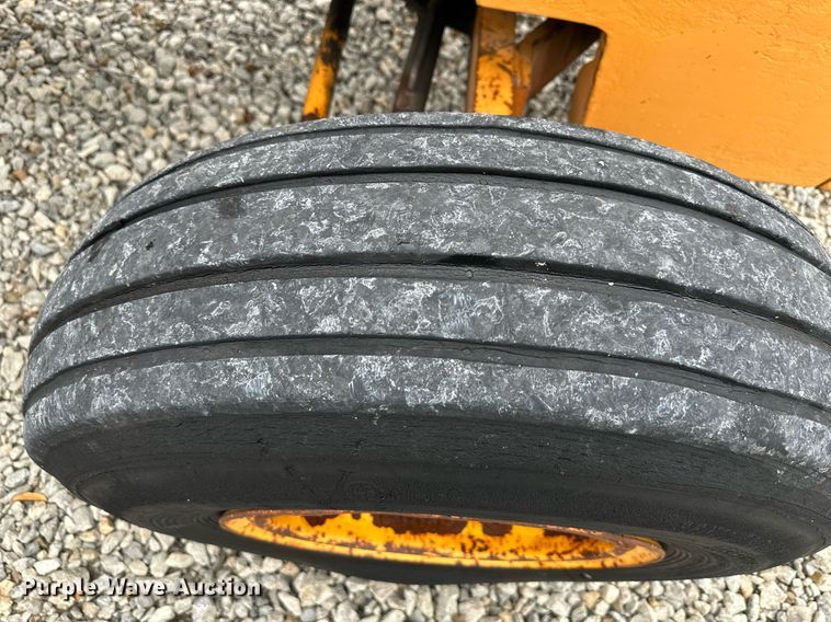 image for item DW2892 1982 Case 586D  forklift