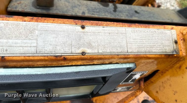 image for item DW2892 1982 Case 586D  forklift