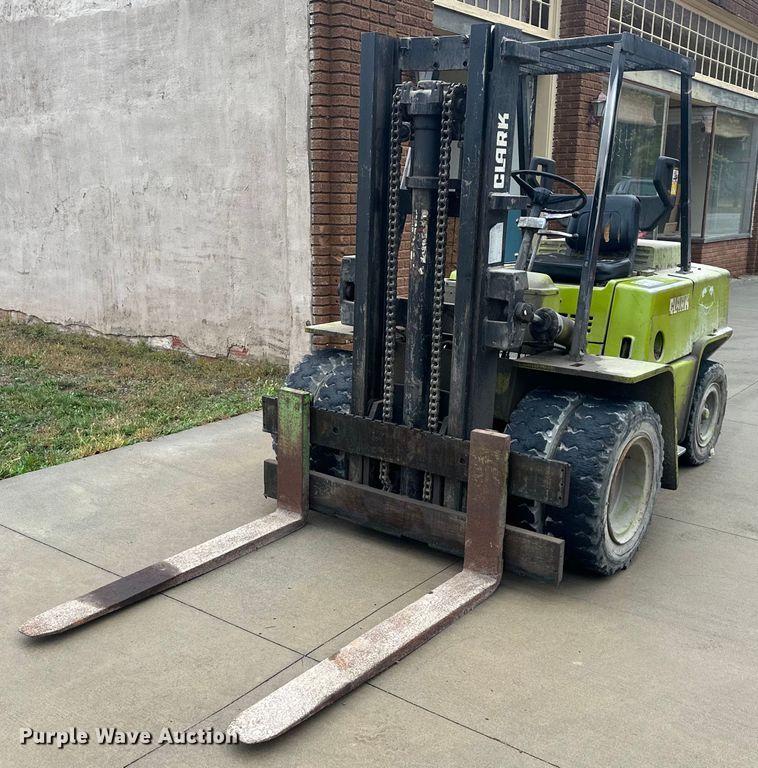 image for item DW2895 Clark  forklift