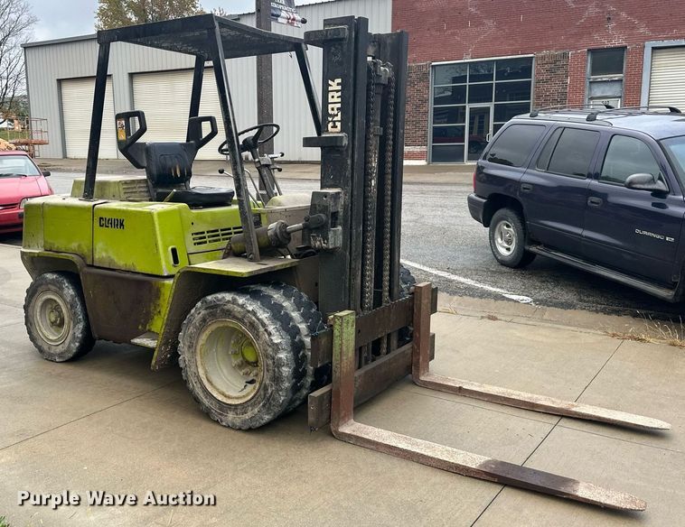 image for item DW2895 Clark  forklift