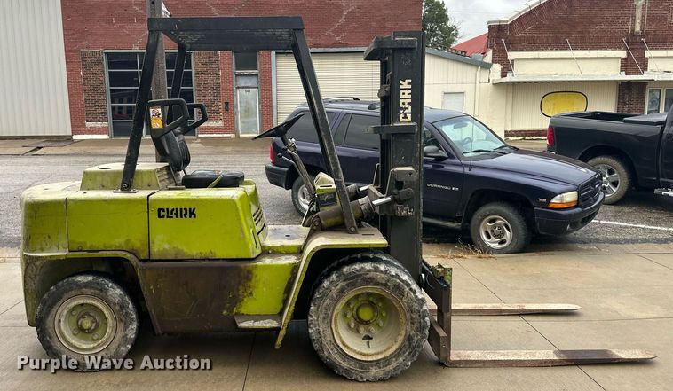 image for item DW2895 Clark  forklift
